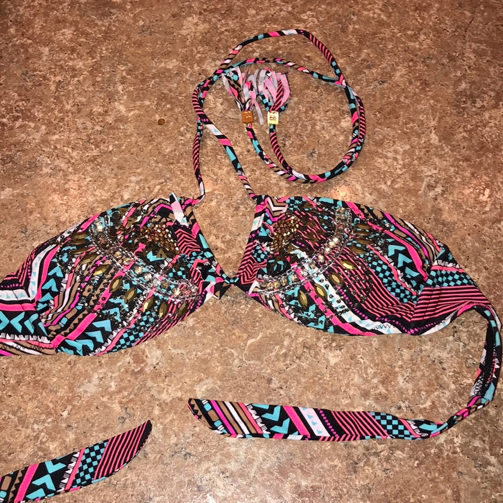 Boutique bikini top size 6 but fits like a 2-4